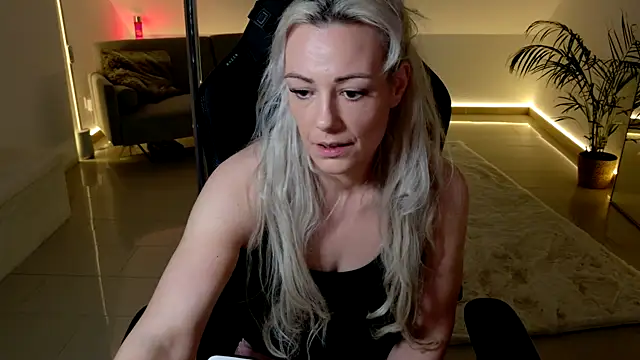 TessaWayne online show from April 2026 07:22:02 PM