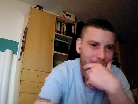 Snapshot of Foxtrott_242 chatting on November 2025 01:27:02 AM Foxtrott 242 online show from November 2025 01:27:02 AM