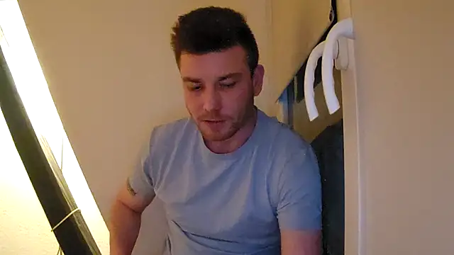 Snapshot of Foxtrott_242 chatting on February 2026 11:03:02 PM Foxtrott 242 online show from February 2026 11:03:02 PM