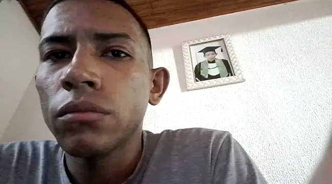 Mineirinho043 online show from February 2025 09:43:01 PM