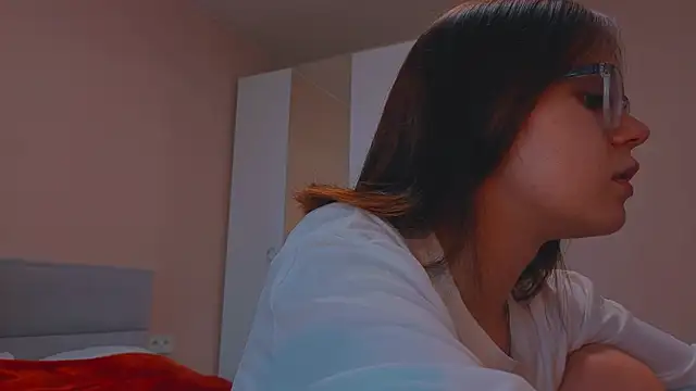 Snapshot of Mia_Luw chatting on October 2025 08:31:02 AM Mia Luw online show from October 2025 08:31:02 AM