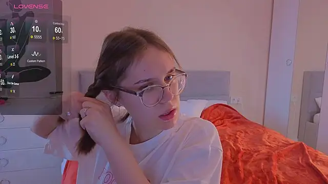 Snapshot of Mia_Luw chatting on October 2025 02:56:01 AM Mia Luw online show from October 2025 02:56:01 AM