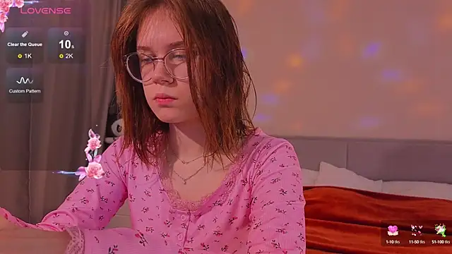 Snapshot of Mia_Luw chatting on October 2025 03:40:01 AM Mia Luw online show from October 2025 03:40:01 AM