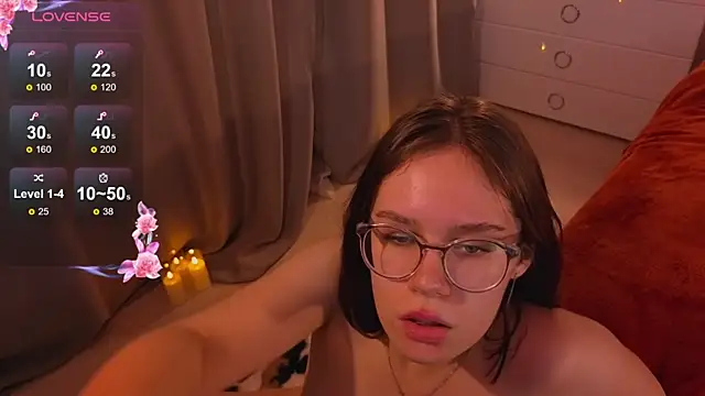 Snapshot of Mia_Luw chatting on October 2025 03:46:02 PM Mia Luw online show from October 2025 03:46:02 PM