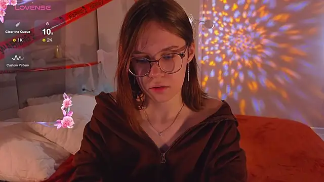 Snapshot of Mia_Luw chatting on November 2025 03:52:02 AM Mia Luw online show from November 2025 03:52:02 AM