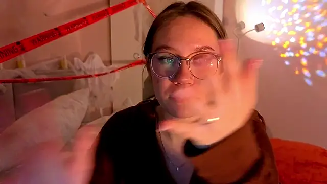 Snapshot of Mia_Luw chatting on November 2025 05:37:02 PM Mia Luw online show from November 2025 05:37:02 PM