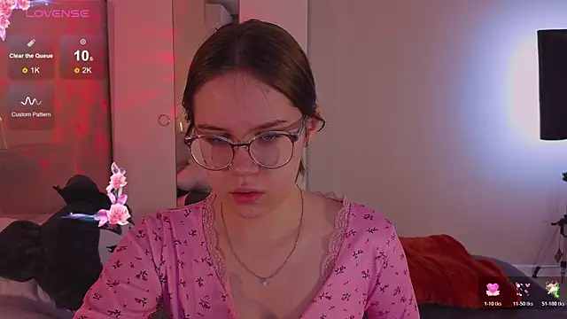 Mia Luw online show from November 2025 03:40:02 AM