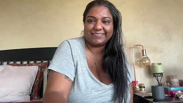 Snapshot of SophieStarShine chatting on September 2025 11:32:01 AM SophieStarShine online show from September 2025 11:32:01 AM