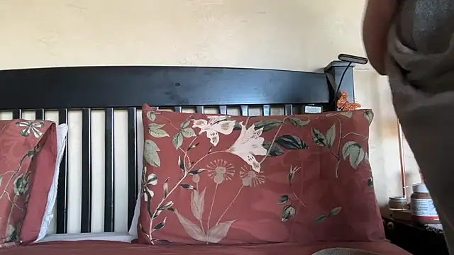 Snapshot of SophieStarShine chatting on October 2025 02:31:01 PM SophieStarShine online show from October 2025 02:31:01 PM