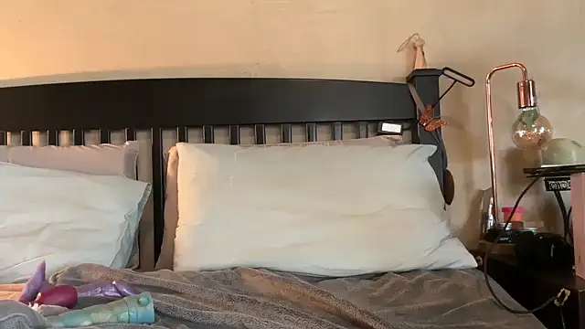 Snapshot of SophieStarShine chatting on November 2025 03:23:01 PM SophieStarShine online show from November 2025 03:23:01 PM