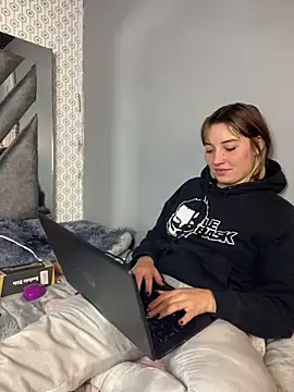 Snapshot of Maggie_Geller chatting on March 2025 11:27:01 PM Maggie Geller online show from March 2025 11:27:01 PM