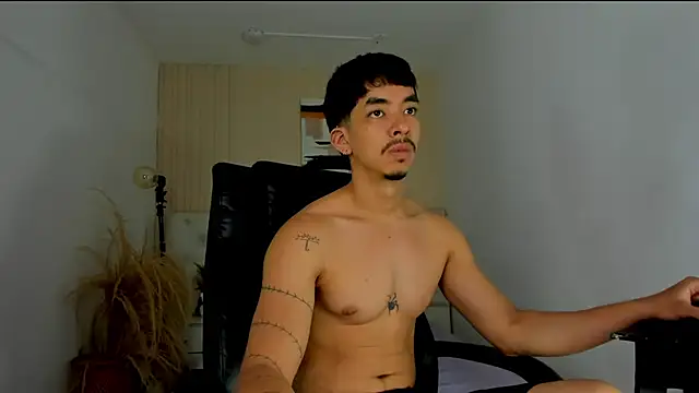 ISAAC CRYSTON online show from February 2026 10:06:02 PM