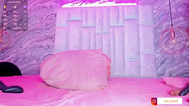 Snapshot of MiaVelveett chatting on November 2025 01:16:02 AM MiaVelveett online show from November 2025 01:16:02 AM