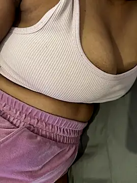 Snapshot of shakybabyx chatting on October 2025 09:32:02 AM shakybabyx online show from October 2025 09:32:02 AM