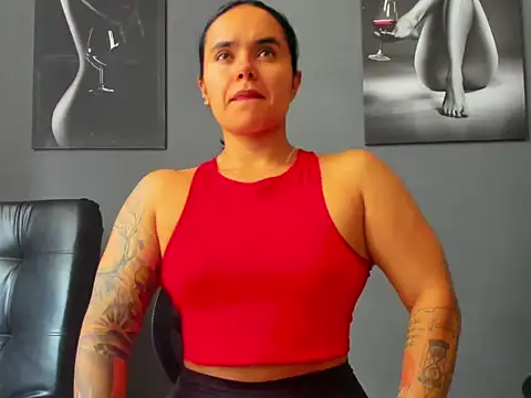 karlyjons12 online show from November 2025 05:45:02 PM