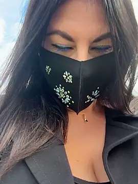 Loveblackzilla online show from October 2025 03:31:01 PM