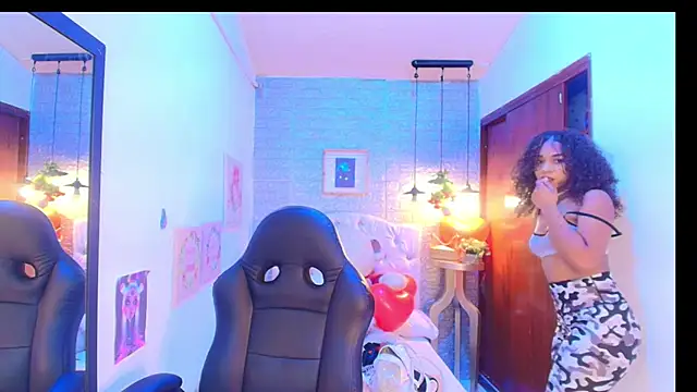 Snapshot of tylla_ chatting on March 2025 03:22:01 AM tylla online show from March 2025 03:22:01 AM