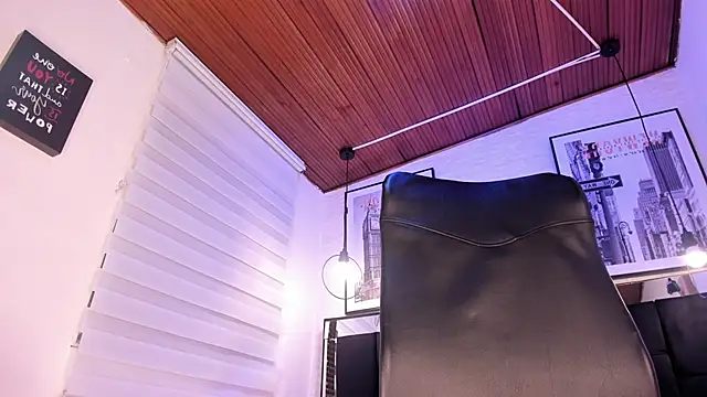 Snapshot of tylla_ chatting on September 2025 03:39:01 AM tylla online show from September 2025 03:39:01 AM