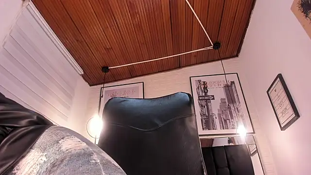 Snapshot of tylla_ chatting on September 2025 03:09:02 AM tylla online show from September 2025 03:09:02 AM