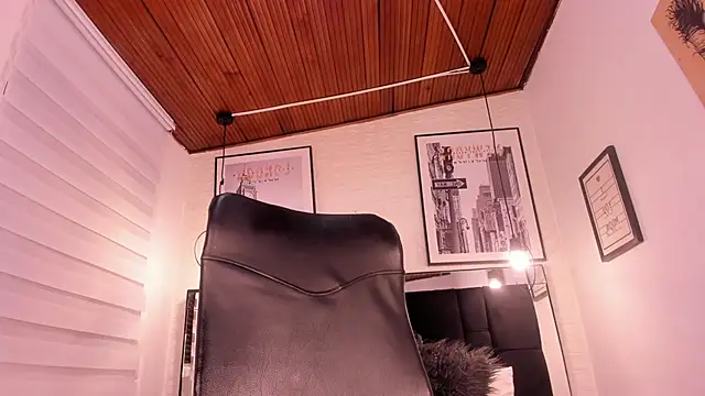 Snapshot of tylla_ chatting on September 2025 03:22:01 AM tylla online show from September 2025 03:22:01 AM