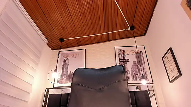 Snapshot of tylla_ chatting on October 2025 04:11:01 AM tylla online show from October 2025 04:11:01 AM