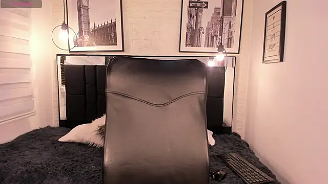 Snapshot of tylla_ chatting on October 2025 03:25:01 AM tylla online show from October 2025 03:25:01 AM