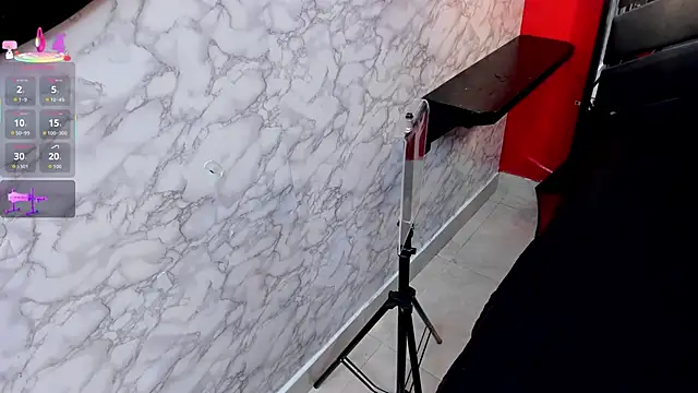 IVISBOUNCYASS online show from November 2025 12:27:01 PM