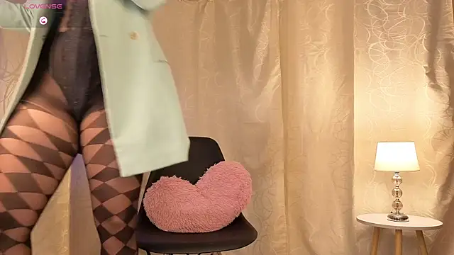 sophia dumont online show from October 2025 12:44:02 AM