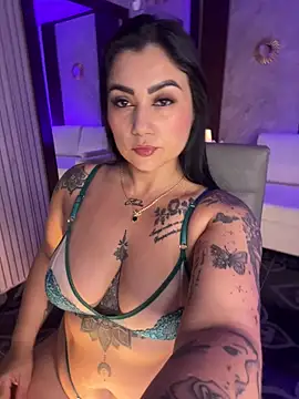 Snapshot of Madissonlove_1 chatting on April 2026 10:59:01 PM Madissonlove 1 online show from April 2026 10:59:01 PM