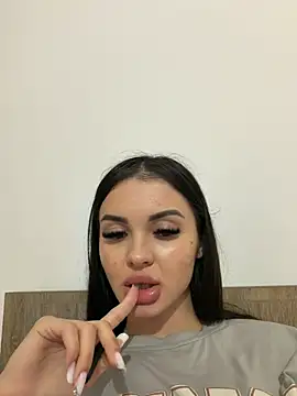 Snapshot of LilaRoses chatting on May 2026 08:27:01 PM LilaRoses online show from May 2026 08:27:01 PM