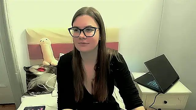 Snapshot of CarolineFlirt chatting on November 2025 04:07:01 PM CarolineFlirt online show from November 2025 04:07:01 PM