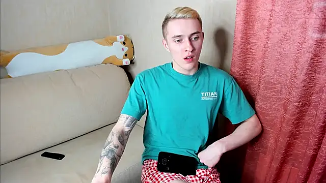 Snapshot of crazybottom99 chatting on March 2025 04:21:01 PM crazybottom99 online show from March 2025 04:21:01 PM