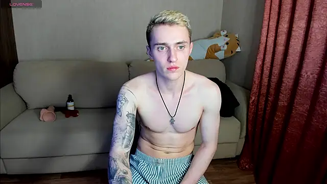 Snapshot of crazybottom99 chatting on March 2025 05:24:02 PM crazybottom99 online show from March 2025 05:24:02 PM