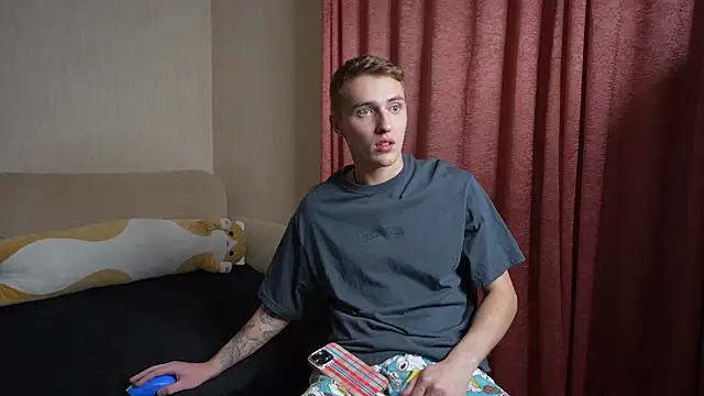 Snapshot of crazybottom99 chatting on October 2025 05:34:01 PM crazybottom99 online show from October 2025 05:34:01 PM