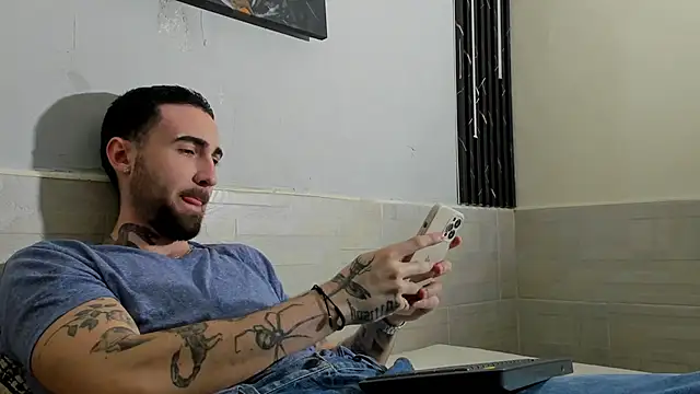 Luke davis01 online show from February 2025 01:00:02 PM