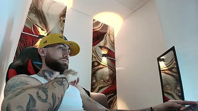 Luke davis01 online show from January 2026 01:06:02 PM