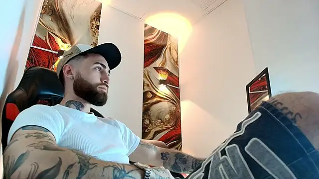 Luke davis01 online show from May 2026 01:05:02 PM