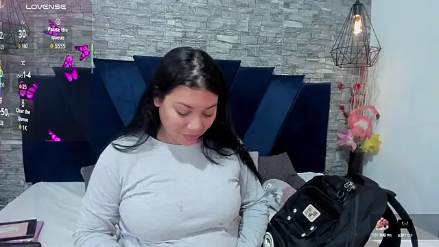 Sophia Brunett online show from October 2025 12:25:01 PM