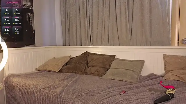 Nicole Hampton online show from September 2025 02:39:02 PM