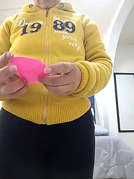 Saori Sann  online show from September 2025 02:41:02 PM