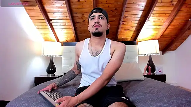 Snapshot of Sebastian_Berne chatting on November 2025 06:57:02 PM Sebastian Berne online show from November 2025 06:57:02 PM