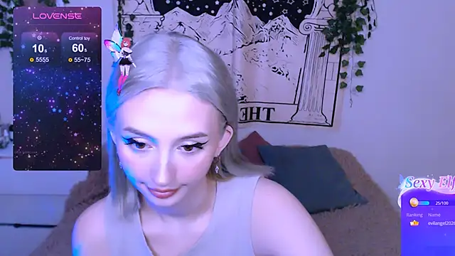 Snapshot of beauty_blonde chatting on February 2025 01:36:01 AM beauty blonde online show from February 2025 01:36:01 AM