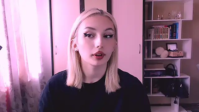 Snapshot of beauty_blonde chatting on March 2025 04:41:02 AM beauty blonde online show from March 2025 04:41:02 AM