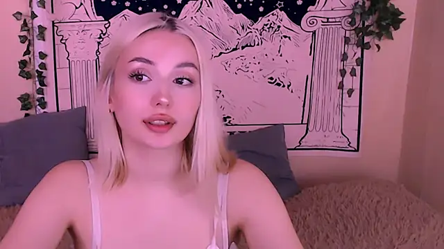 Snapshot of beauty_blonde chatting on March 2025 05:43:02 AM beauty blonde online show from March 2025 05:43:02 AM