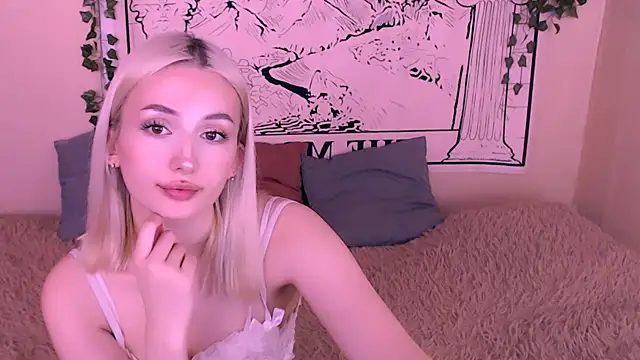 Snapshot of beauty_blonde chatting on March 2025 08:48:01 AM beauty blonde online show from March 2025 08:48:01 AM