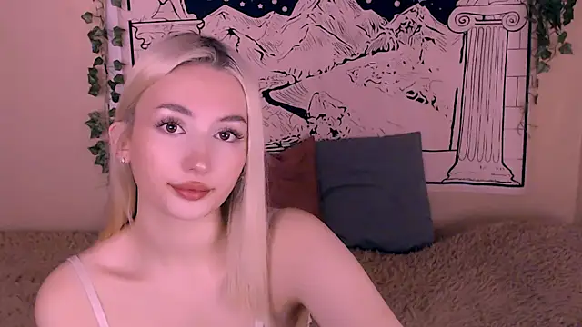 Snapshot of beauty_blonde chatting on March 2025 05:56:01 AM beauty blonde online show from March 2025 05:56:01 AM