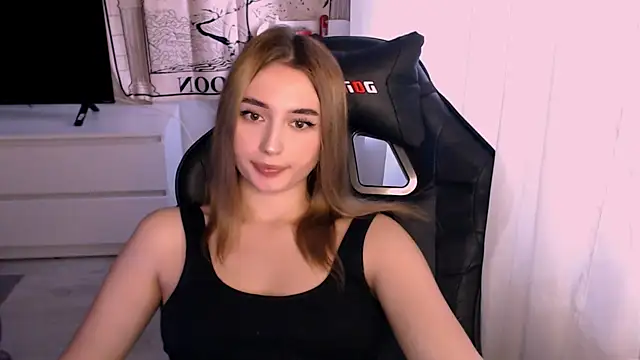 Snapshot of beauty_blonde chatting on September 2025 02:33:01 AM beauty blonde online show from September 2025 02:33:01 AM