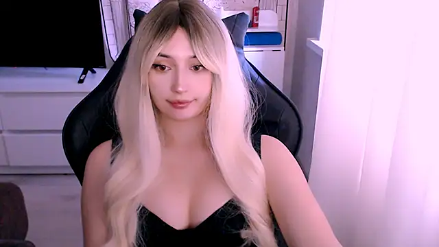 Snapshot of beauty_blonde chatting on October 2025 03:10:02 AM beauty blonde online show from October 2025 03:10:02 AM