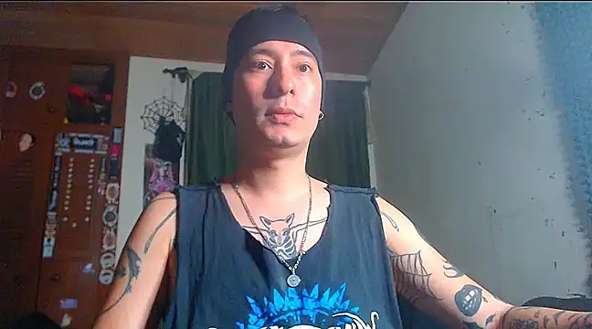 Snapshot of vampireathome chatting on February 2025 07:29:01 AM vampireathome online show from February 2025 07:29:01 AM