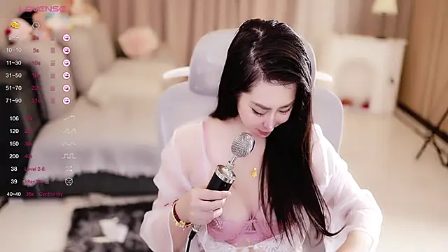 Moonccoi online show from February 2025 04:57:01 PM